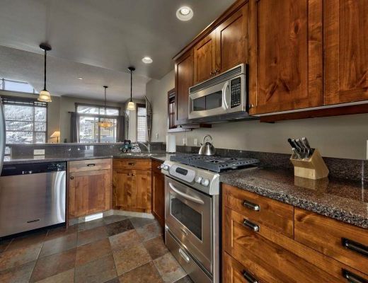 Trapper's Landing #27 - 3 Bdrm + Den HT - Sun Peaks