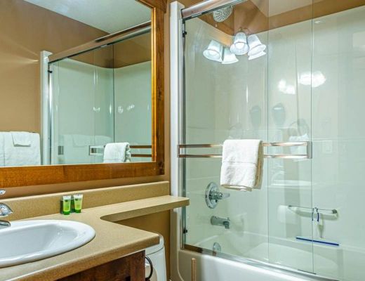 Trapper's Landing #34 - 2 Bdrm + Den HT - Sun Peaks