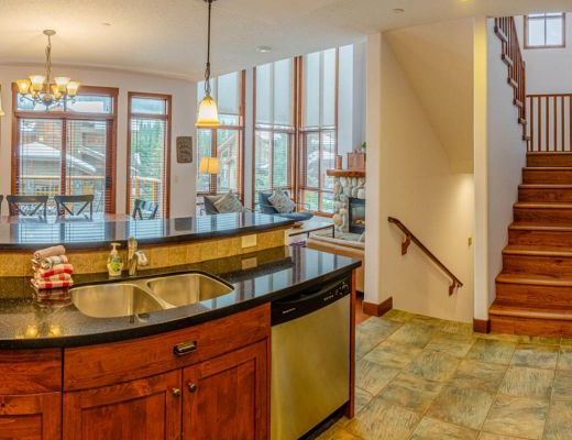 Woodhaven #11 - 4 Bdrm + Den HT - Sun Peaks
