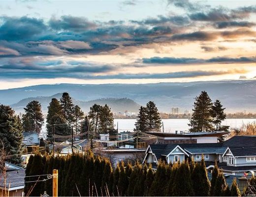 Vista Sol - 4 Bdrm w/ Heated Pool - Kelowna (CVH)