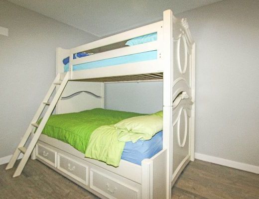 Vista Sol - 4 Bdrm w/ Heated Pool - Kelowna (CVH)