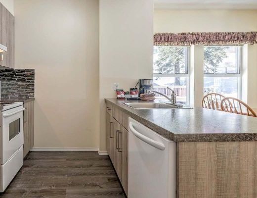 Silver Creek Lodge - 1 Bdrm/1 Bath + Alcove (Village Facing) Premium - Silver Star