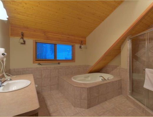 Bullet Creek Cabins - 3 Bdrm + Den HT (V) - Big White