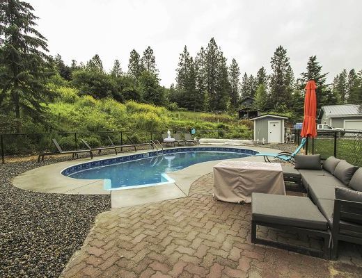 Summer Living - 4 Bdrm w/ Heated Pool - Kelowna