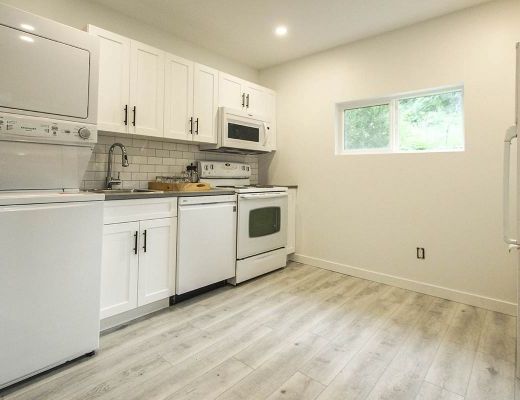 Summer Living - 4 Bdrm w/ Heated Pool - Kelowna