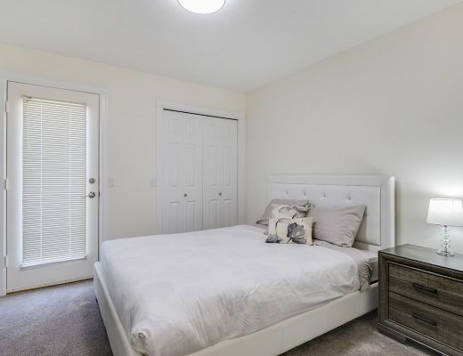 Kelowna Waterfront - 4 Bdrm Lakefront with Lift - West Kelowna (CVH)