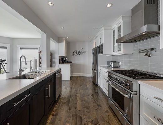 Valkyrie Estate - 6 Bdrm with HT - Peachland (CVH)