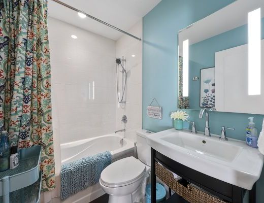 Valkyrie Estate - 6 Bdrm with HT - Peachland (CVH)