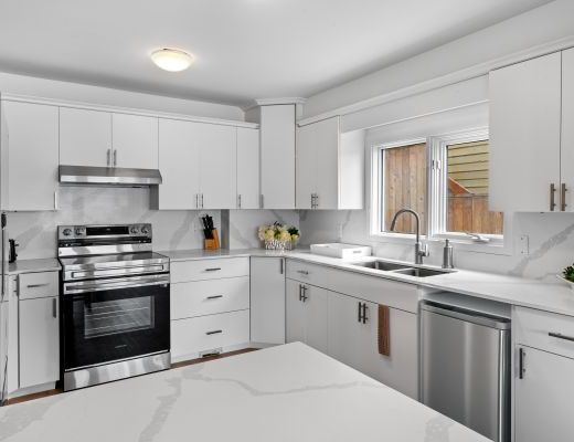 The Lake Escape - 6 Bdrm - West Kelowna (CVH)