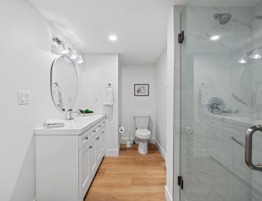 The Lake Escape - 6 Bdrm - West Kelowna (CVH)