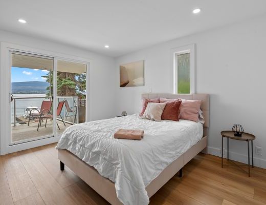 The Lake Escape - 6 Bdrm - West Kelowna (CVH)