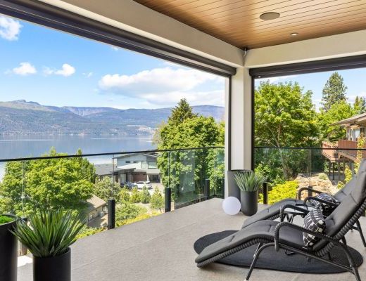 Luxury Retreat - 4 Bdrm Lakefront with Lift - Lake Country