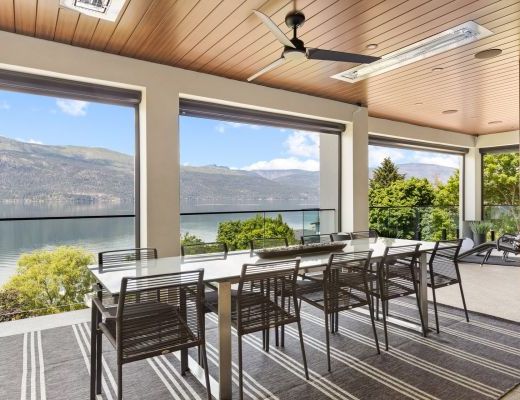 Luxury Retreat - 4 Bdrm Lakefront with Lift - Lake Country