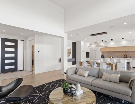 Luxury Retreat - 4 Bdrm Lakefront with Lift - Lake Country