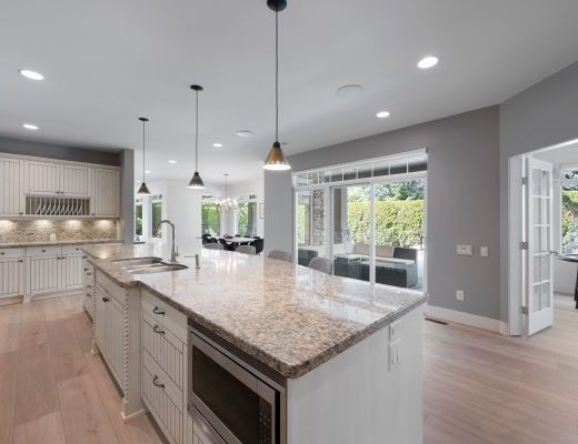 Serenity Ridge - 4 Bdrm w/ Heated Pool and HT - Kelowna (CVH)
