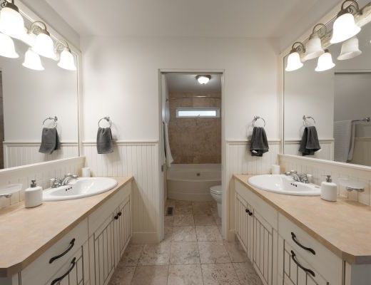 Serenity Ridge - 4 Bdrm w/ Heated Pool and HT - Kelowna (CVH)