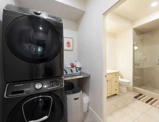 Serenity Ridge - 4 Bdrm w/ Heated Pool and HT - Kelowna (CVH)