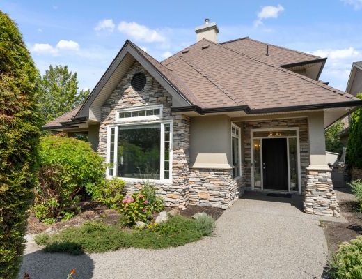 Serenity Ridge - 4 Bdrm w/ Heated Pool and HT - Kelowna (CVH)