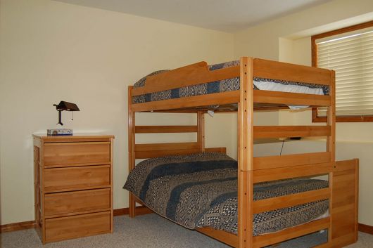 Warren House - 5 Bdrm 2HT (E) - Silver Star (VC)