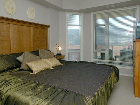 Sunset Waterfront Resort - #1005 - 1 Bdrm + Den - Kelowna (KRA)