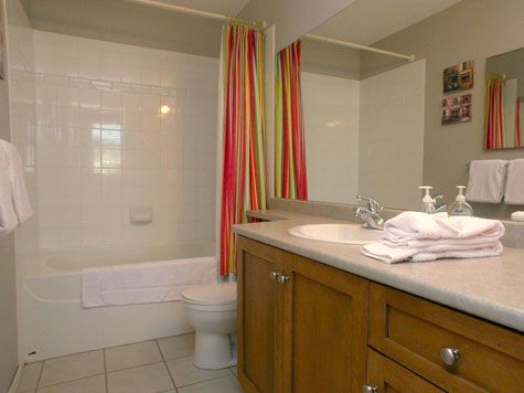 Sunset Waterfront Resort - #1005 - 1 Bdrm + Den - Kelowna (KRA)