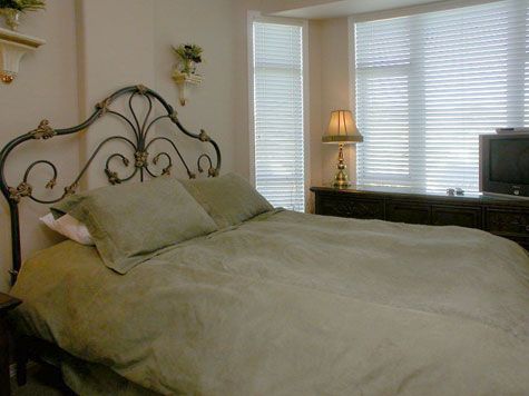 Sunset Waterfront Resort - #804 - 2 Bdrm - Kelowna (KRA)